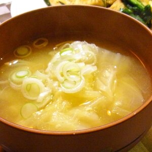 簡単♪ほっこりやさしい♪たっぷり白菜のお味噌汁